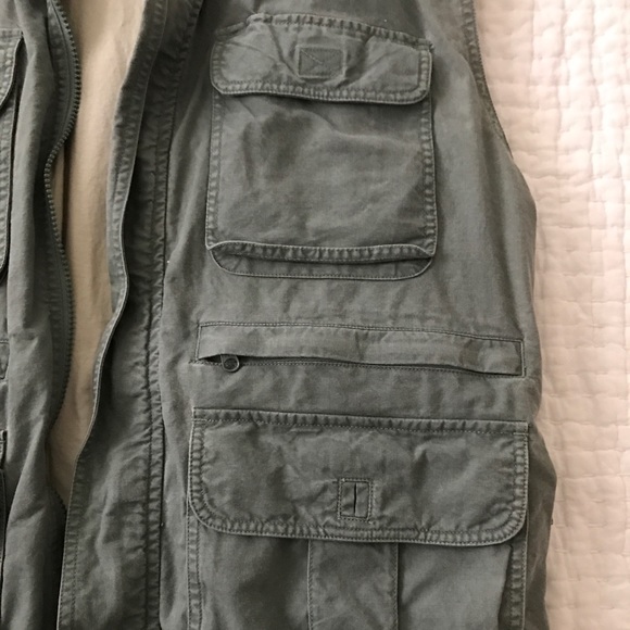 Men's Woolrich Outdoors Vest - Picture 2 of 5